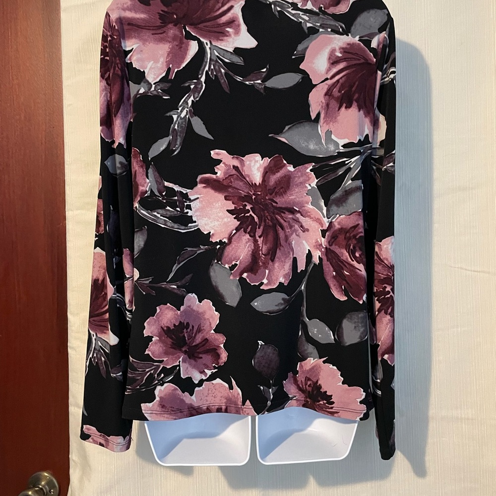Ladies top - Picture 3 of 7